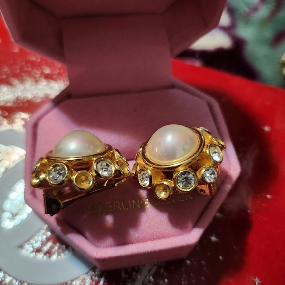 Christian Dior Vintage Signed Clip-on earrings - Picture 4 of 15